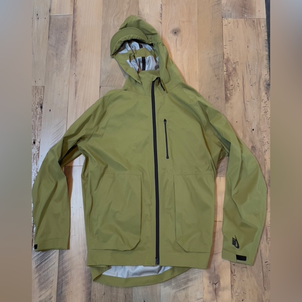 Nike Jacket / Windbreaker - Men’s size Large